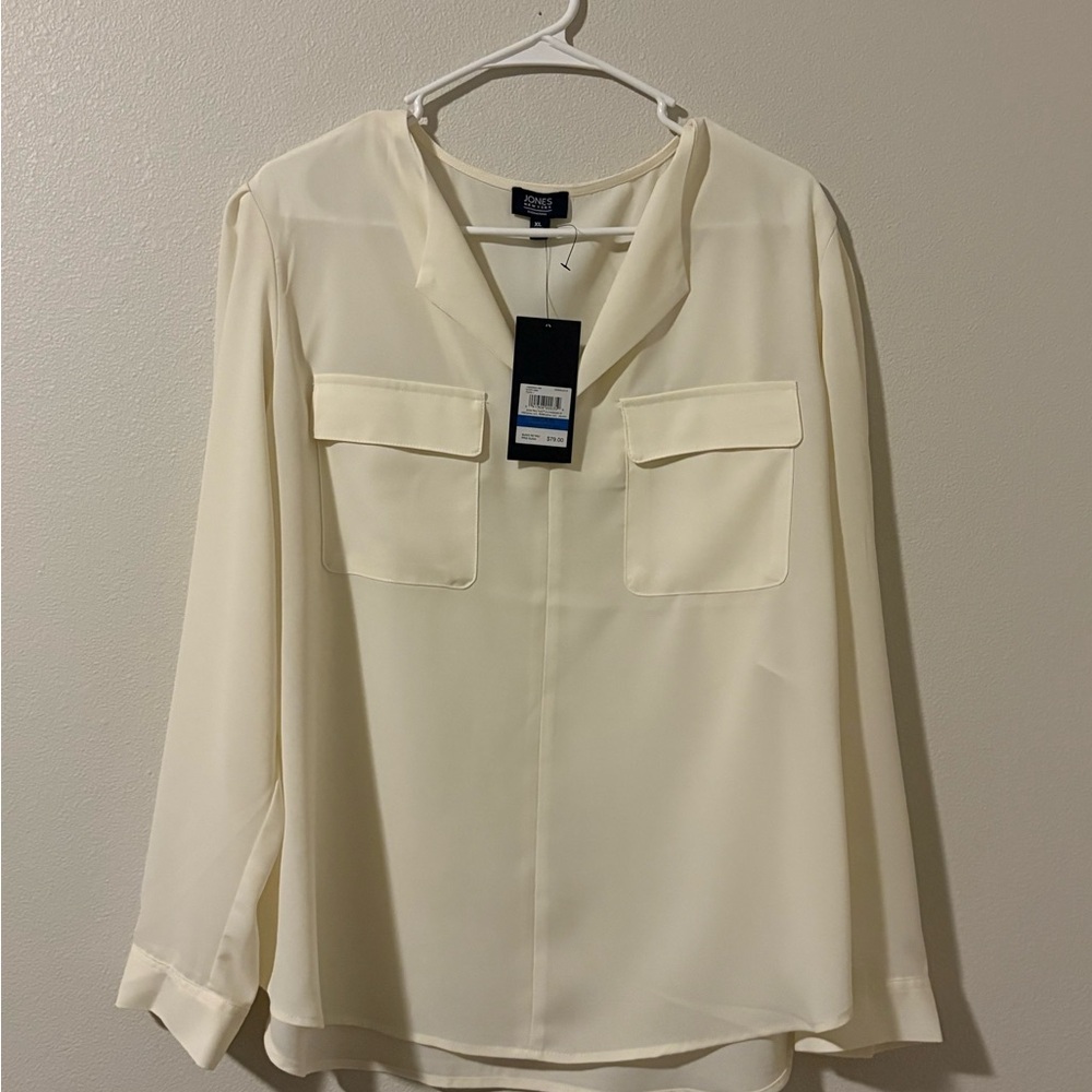 Lot of 2 Jones New York Cream Blouse and black blouse